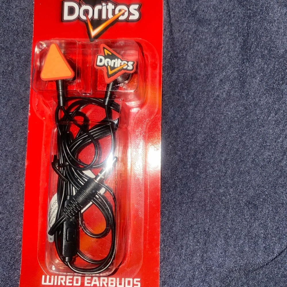 Doritos Branded Triangle Wired Earbuds - Orange & Black